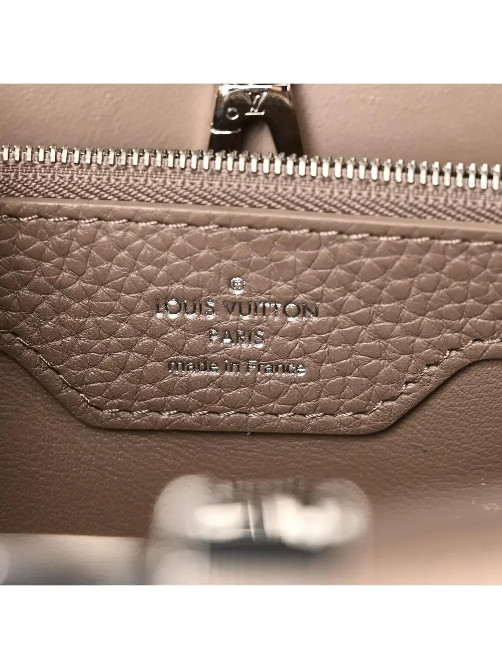 Louis Vuitton Taurillon Capucines Mm #360674L17B